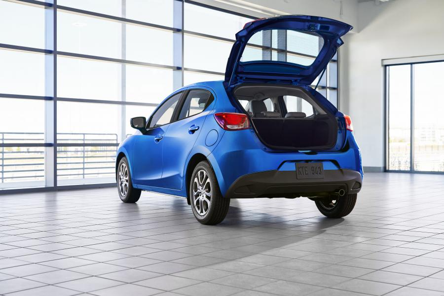  Toyota Yaris XLE Hatchback 2019 года  (NA) (фото 33 из 40)